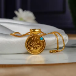 22K Heritage Lira Coin Pendant with Turquoise - 8.93g - Sultan Gold - تعليقة ليرة ذهب مرصعة بالفيروز عيار 22 - 8.93 غرام - ذهب السلطان