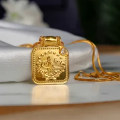 22K Heritage Square Lira Pendant with Zircon - 9.05g - Sultan Gold - تعليقة ليرة مربعة مرصعة بالزركون عيار 22 - 9.05 غرام - ذهب السلطان
