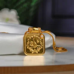 22K Heritage Square Lira Pendant with Pearl - 9.21g - Sultan Gold - تعليقة ليرة مربعة مرصعة باللؤلؤ عيار 22 - 9.21 غرام - ذهب السلطان