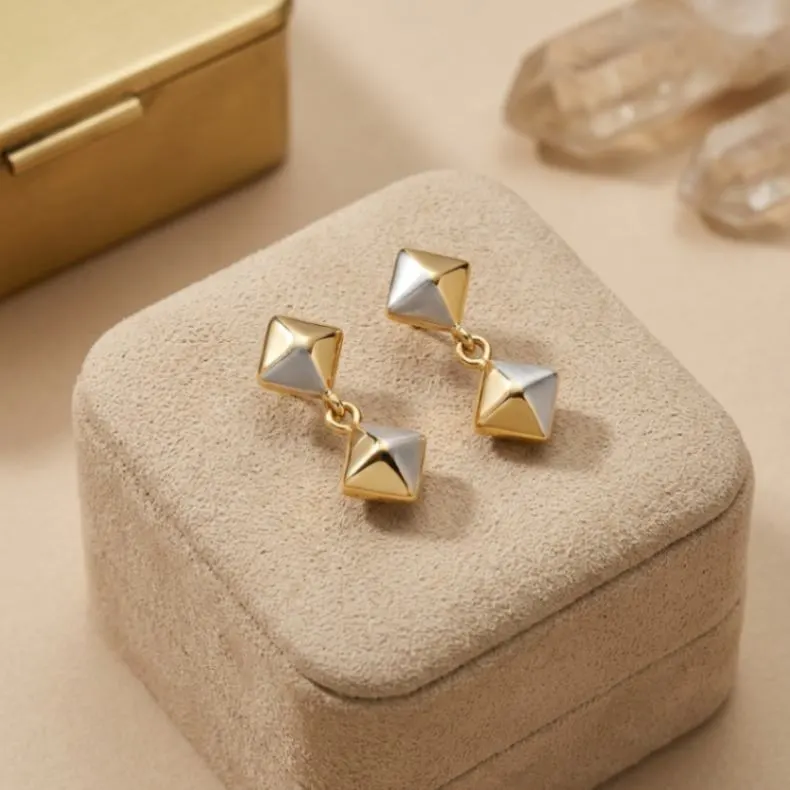21K Two-Tone Geometric Pyramid Stud Earrings - 2.59g - Sultan Gold - أقراط أهرامات هندسية لونين ذهب عيار 21 - 2.59 غرام - ذهب السلطان
