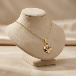 21K Gold Ribbed Heart Zircon Bail Necklace - 3.63g - Sultan Gold - عقد قلب مضلع مع حلقة زركون ذهب عيار 21 - 3.63 غرام - ذهب السلطان