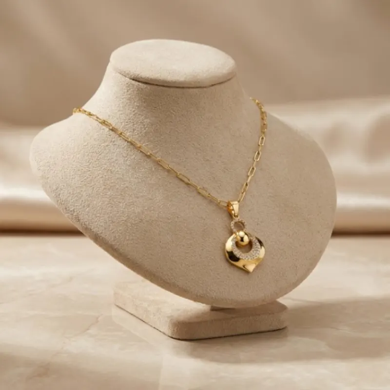 21K Gold Ribbed Heart Zircon Bail Necklace - 3.63g - Sultan Gold - عقد قلب مضلع مع حلقة زركون ذهب عيار 21 - 3.63 غرام - ذهب السلطان