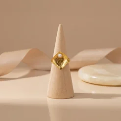 21K Pearl Radiance Royal Gold Ring - 45.48g - Sultan Gold - خاتم ذهب ملكي مرصع باللؤلؤ عيار 21 - 45.48 غرام - ذهب السلطان