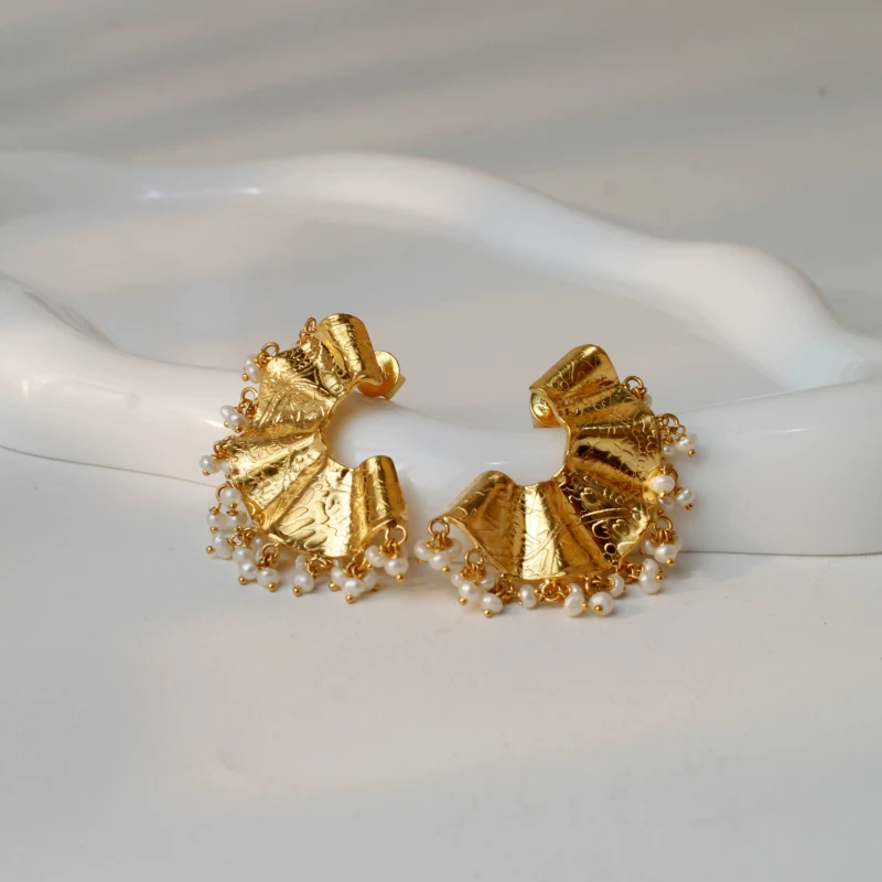 21K Pearl Radiance Gold Earrings - 71.18g - Sultan Gold - أقراط ذهب ولؤلؤ فاخرة عيار 21 - 71.18 غرام - ذهب السلطان