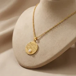 21K Gold Calligraphy Medallion Pearl Necklace - 3.11g - Sultan Gold - عقد مدالية آية الكرسي ولؤلؤ ذهب عيار 21 - 3.11 غرام - ذهب السلطان