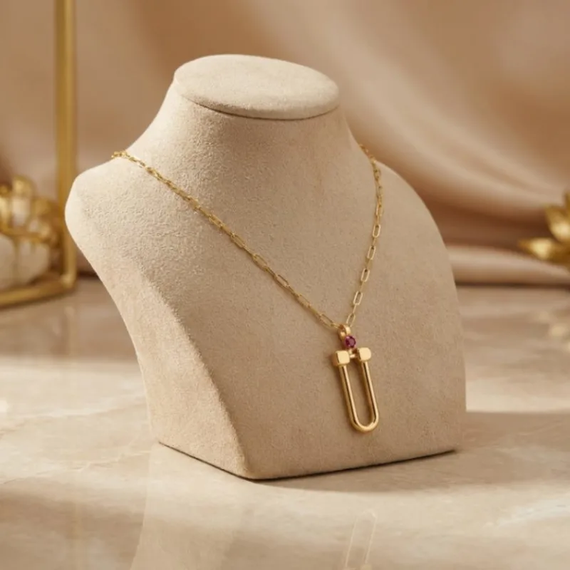 21K Gold U-Link Ruby Teardrop Stone Necklace - 5.4g - Sultan Gold - عقد حدوة حصان مرصع بحجر ياقوت أحمر ذهب عيار 21 - 5.4 غرام - ذهب السلطان