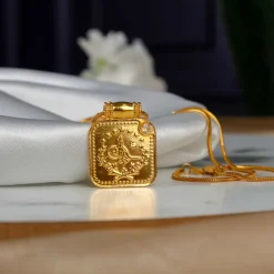 22K Heritage Square Lira Pendant with Zircon - 9.05g - Sultan Gold - تعليقة ليرة مربعة مرصعة بالزركون عيار 22 - 9.05 غرام - ذهب السلطان