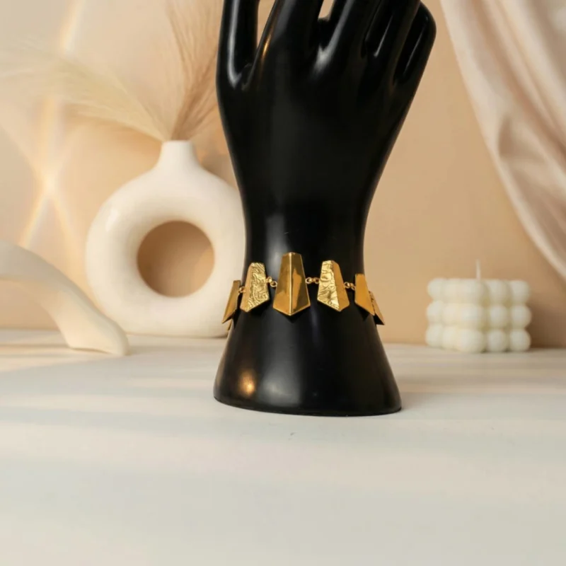 21K Shield Motif Luxury Gold Ring - 32.85g - Sultan Gold - خاتم ذهب ملكي بتصميم درع عيار 21 - 32.85 غرام - ذهب السلطان