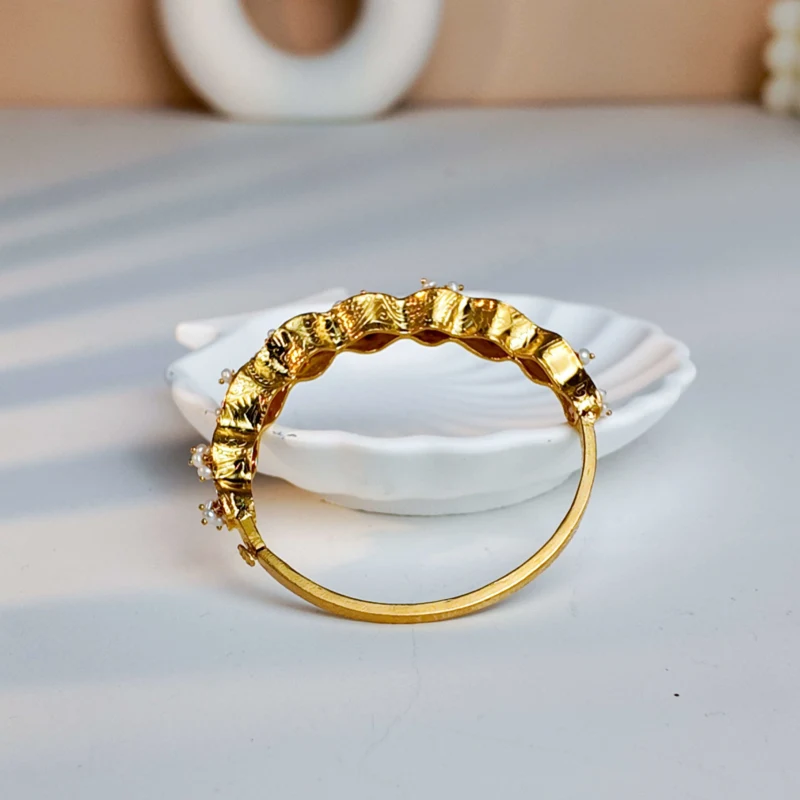 21K Pearl Radiance Gold Earrings - 71.18g - Sultan Gold - أقراط ذهب ولؤلؤ فاخرة عيار 21 - 71.18 غرام - ذهب السلطان