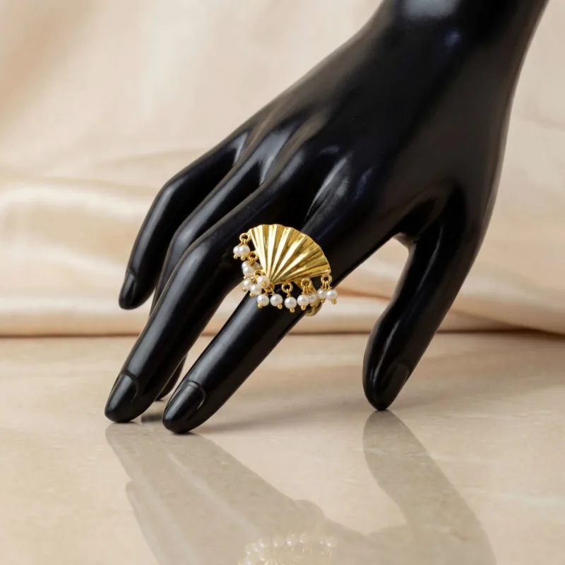 21K Shell & Pearl Luxury Gold Bracelet - 63.63g - Sultan Gold - سوار محار ولؤلؤ فاخر ذهب عيار 21 - 63.63 غرام - ذهب السلطان