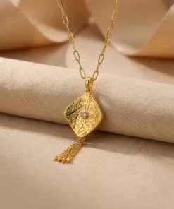 Alternative view of 21K Romantic Heart Pendant - 1.44g
