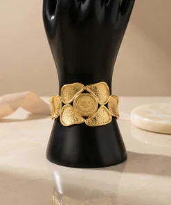 Alternative view of 21K Heritage Leera Coin Bracelet - 39.34g